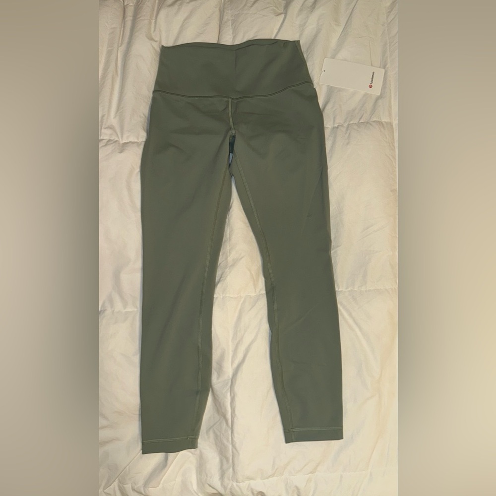 BRAND NEW LULULEMON LEGGINGS WITH TAGS size 8